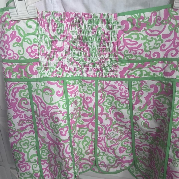 Lilly Pulitzer classic strapless top.  Elastic gathering in back for comfort - Picture 3 of 3